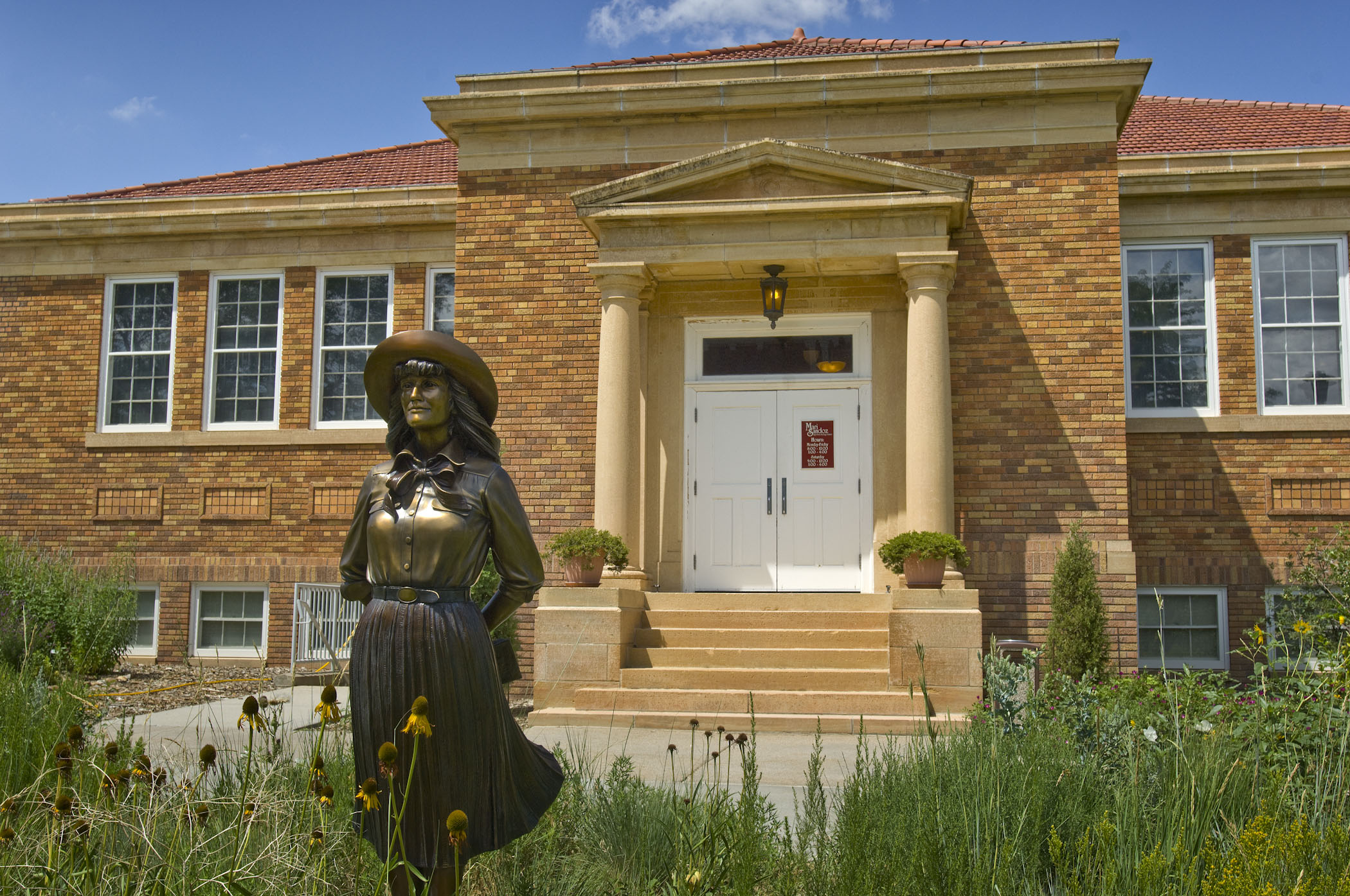 A statue of Mari Sandoz in front of the Mari Sandoz High Plains Heritage Center.