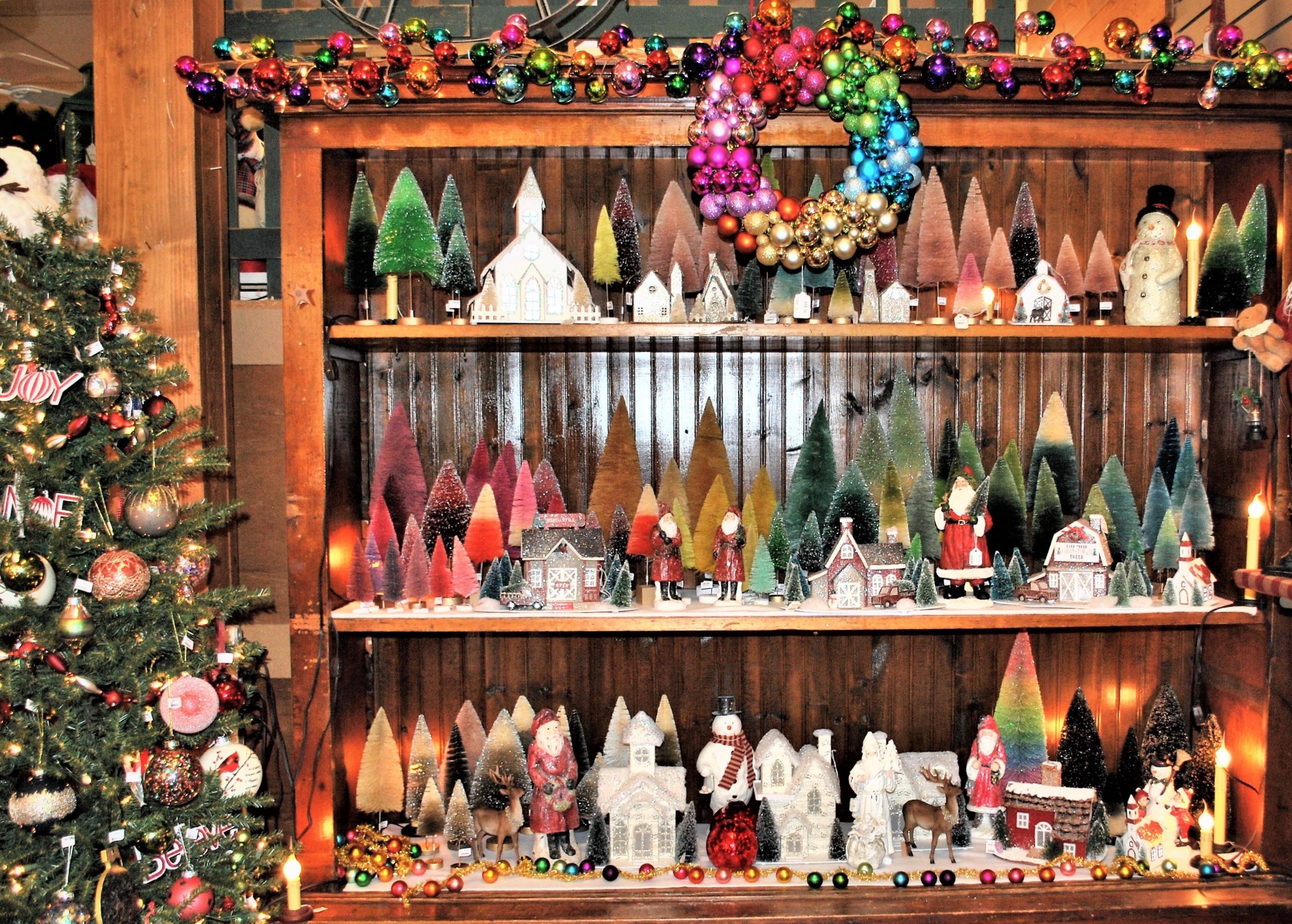 Holiday display at Cedar Hill Home and Holiday.